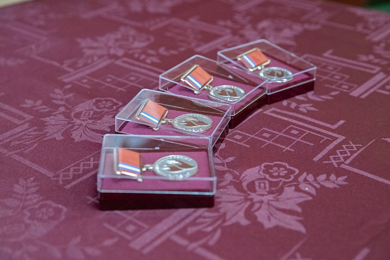 Впервые тюменцы награждены почетным знаком «За волонтерство и милосердие»