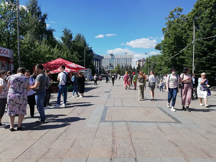 Опрос: каждый второй посвящает летний отпуск семье, каждый пятый - саморазвитию