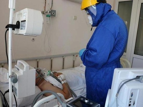 «В статистике по умершим искала людей маминого возраста»: тюменка рассказала, как ее семья заболела коронавирусом