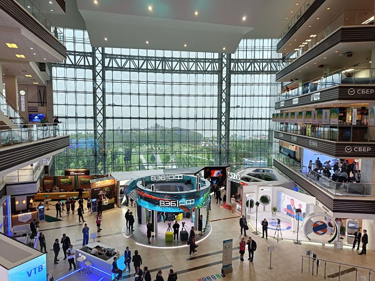 На Восточном экономическом форуме обсудили концепцию развития туризма вокруг "Жемчужины Сибири"