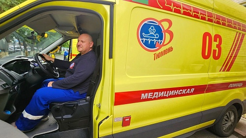 При угрозе жизни пациента тюменские водители скорой помощи включают дополнительный звуковой сигнал
