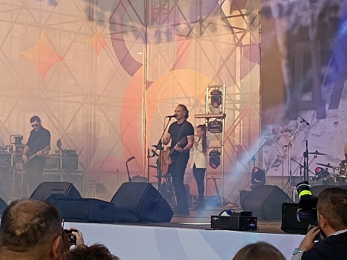 На фестивале "Русское лето. Za Россию!" в Тюмени спели "Холодную весну"