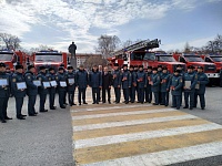 Министр МЧС России передал тюменским пожарным крупную партию специальной техники