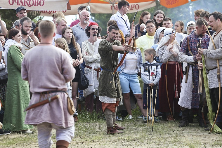 На «Абалакском поле» воссоздали древний погребальный обряд