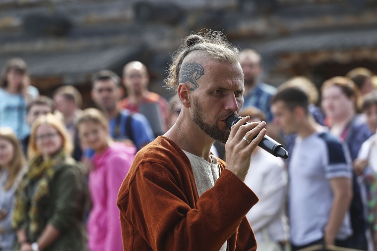 На «Абалакском поле» воссоздали древний погребальный обряд