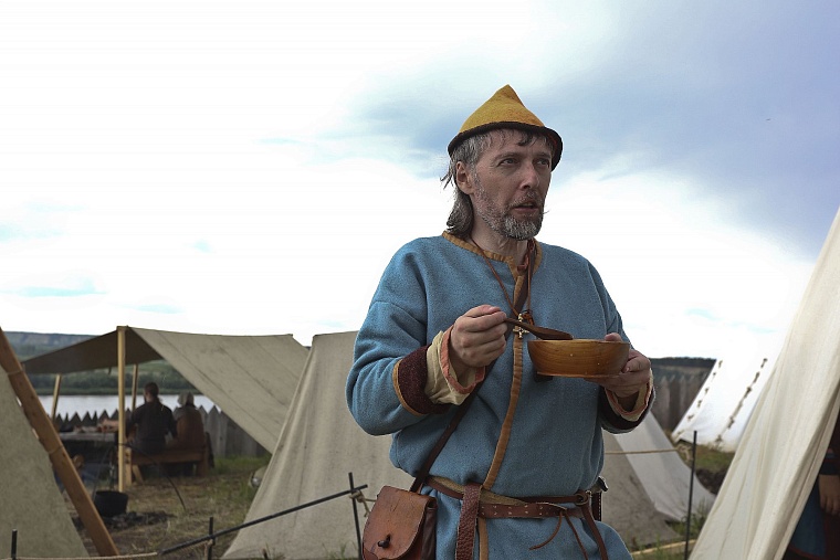 На «Абалакском поле» воссоздали древний погребальный обряд