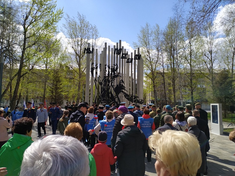 Тюменцы возложили цветы к мемориалам Великой Отечественной войны