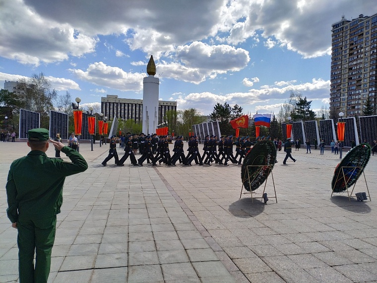 Тюменцы возложили цветы к мемориалам Великой Отечественной войны