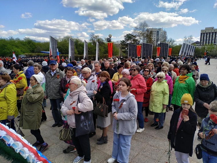 Тюменцы возложили цветы к мемориалам Великой Отечественной войны