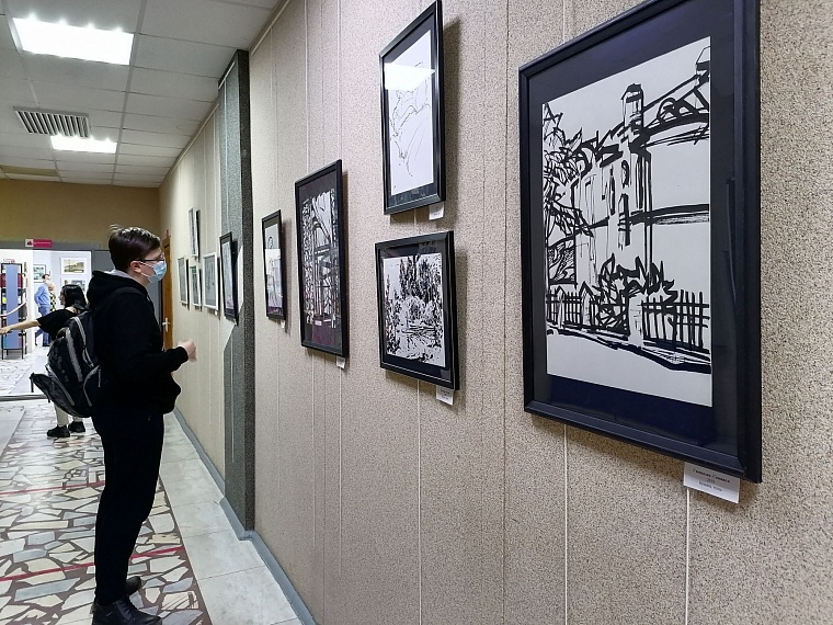 «Портреты люблю писать украдкой». В тюменском библиотечном центре открылась выставка Александра Тимкина