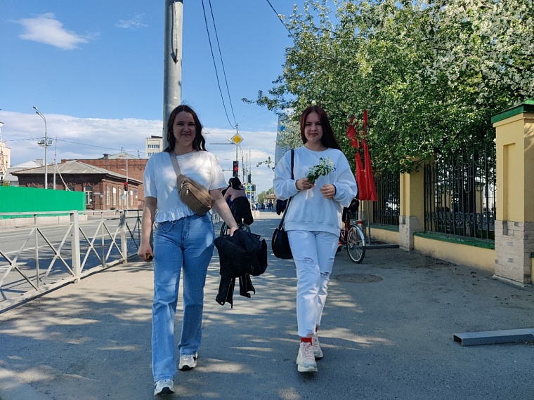 Утопая в ароматах весны. Прогуливаемся по сиренево-яблоневой Тюмени