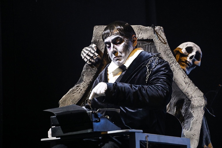 Премьера в тюменском драмтеатре: пять поводов посмотреть «Семейку Аддамс»