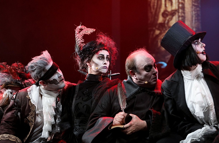 Премьера в тюменском драмтеатре: пять поводов посмотреть «Семейку Аддамс»