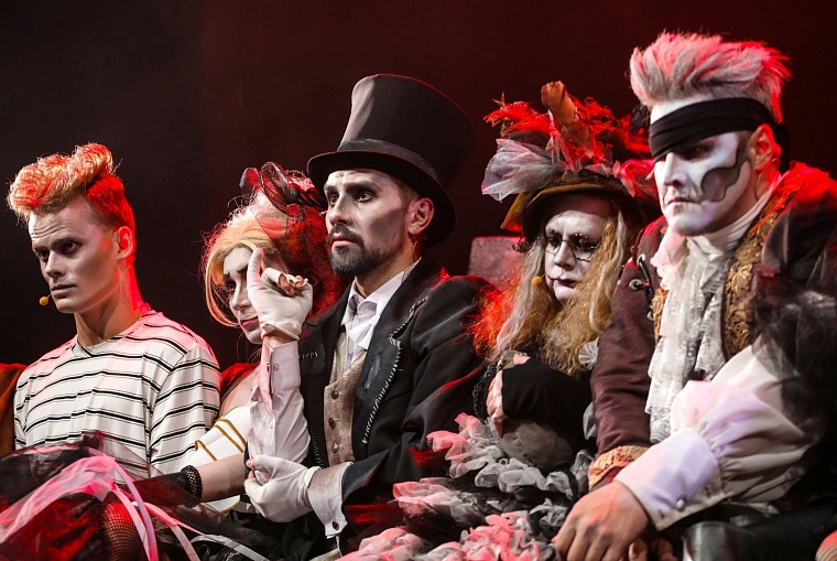 Премьера в тюменском драмтеатре: пять поводов посмотреть «Семейку Аддамс»