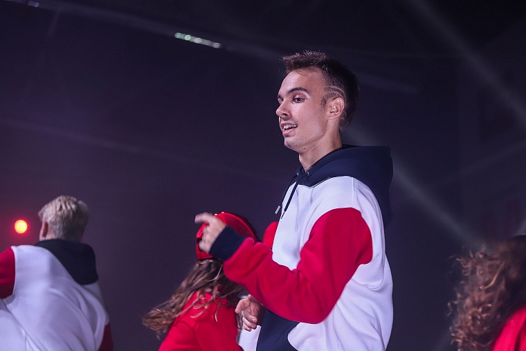 Талантливые юные тюменцы “зажгли” на одной сцене с певцами и блогерами