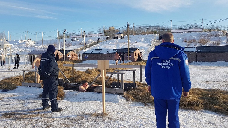 В Тюмени бригады скорой будут дежурить у купелей с 8 утра до полуночи