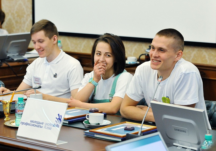 Владимир Якушев встретился с талантливой молодежью