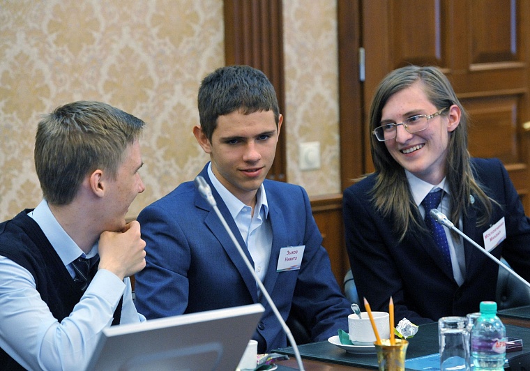 Владимир Якушев встретился с талантливой молодежью