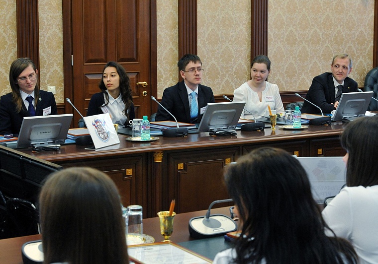 Владимир Якушев встретился с талантливой молодежью