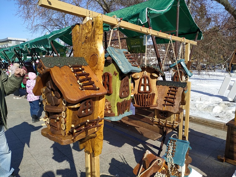 Тюменский инженер-механик строит шикарные домики для синиц