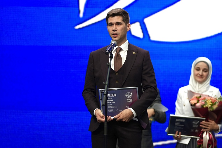 «Учителем года России» в 2023 году стал педагог из Ирана Олег Янковский