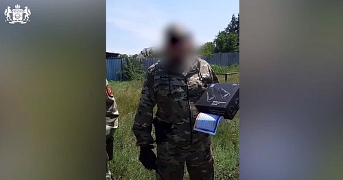 Ученики тюменской школы передали бойцам в зону СВО комплект биноклей