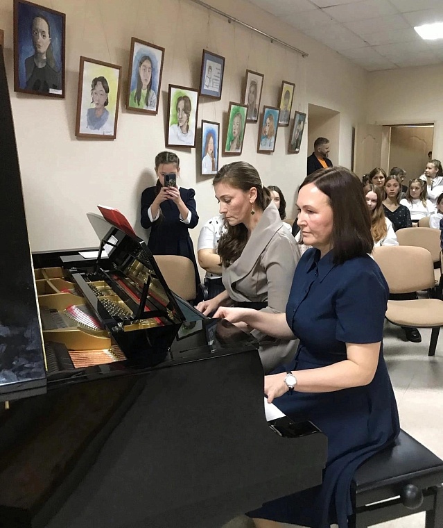 «Давай научу»: в Голышмановской школе искусств провели семейный проект