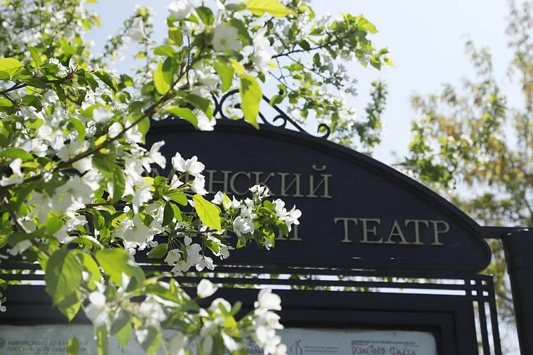 Яблони в цвету: топ-5 мест в Тюмени для весенней фотосессии