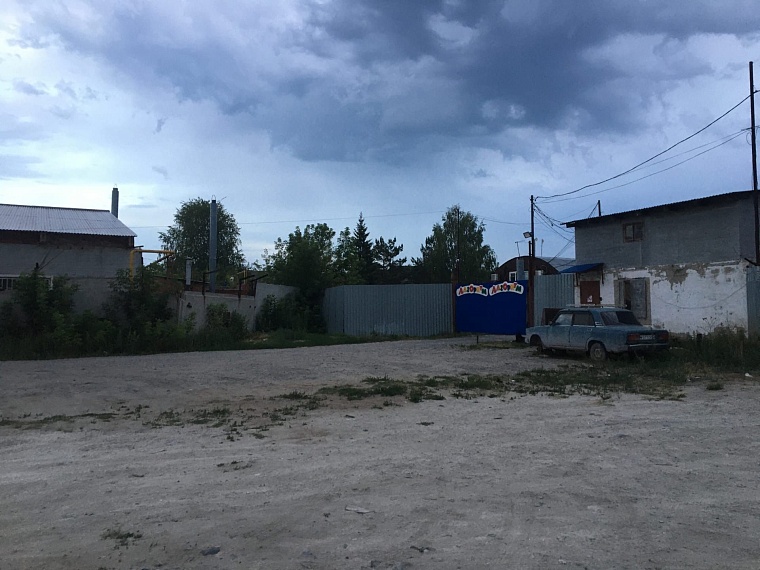 Прочесывая заброшенки, стройки и кусты. Ночной репортаж с поисков пропавшей в Тюмени девочки