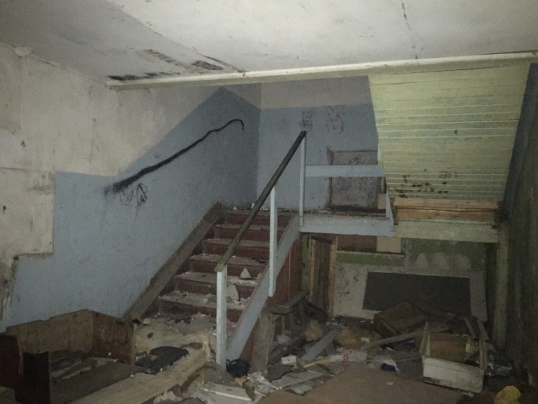 Прочесывая заброшенки, стройки и кусты. Ночной репортаж с поисков пропавшей в Тюмени девочки