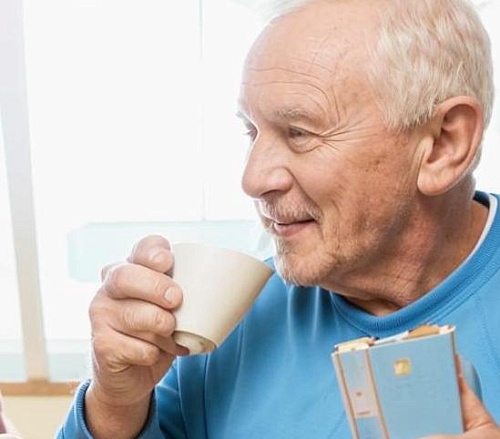 Какие продукты стоит включить в рацион пожилым людям: комментарий врача