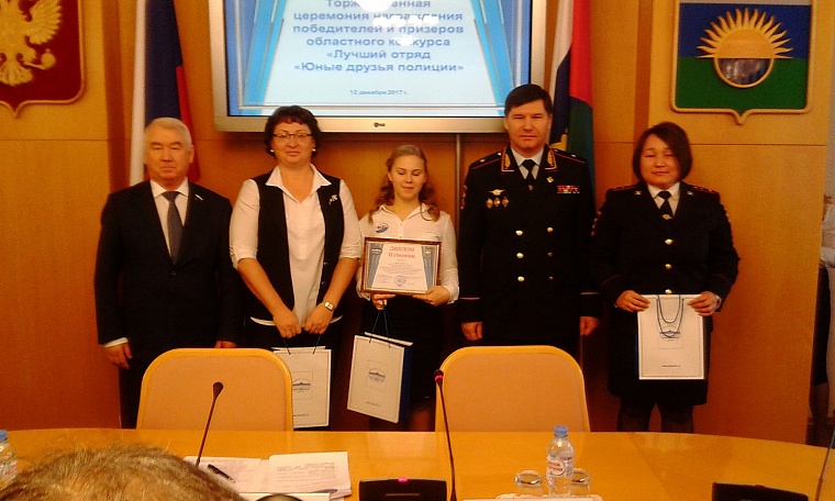 Ученики тюменской школы №88 признаны лучшими друзьями полиции