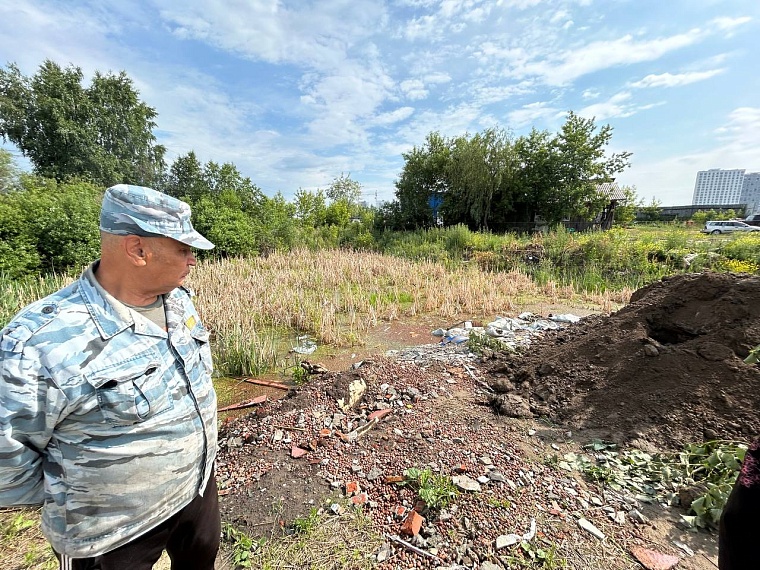 Вали Ахмат вытащил здесь из болота десятилетнего мальчика