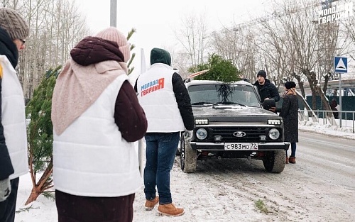 Экомобиль соберет по Тюмени отслужившие елки