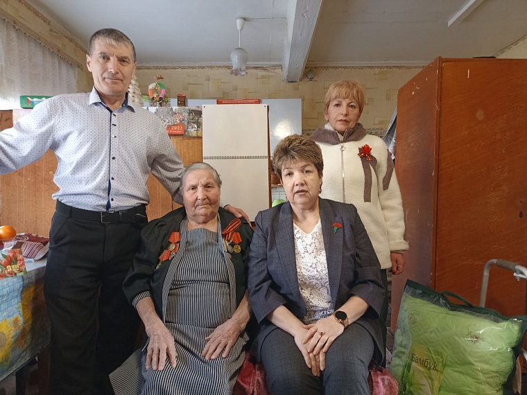 Поздравление с наступающим Днем Победы получили труженицы тыла из Ярковского района