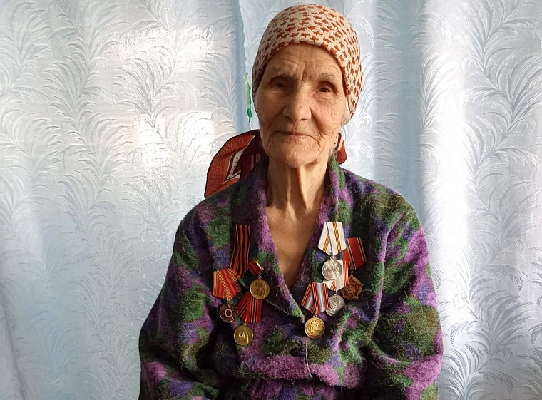 Поздравление с наступающим Днем Победы получили труженицы тыла из Ярковского района