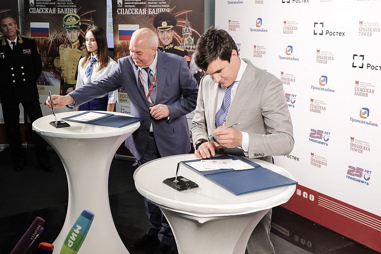 «Спасская башня» в столице стерла границы между странами