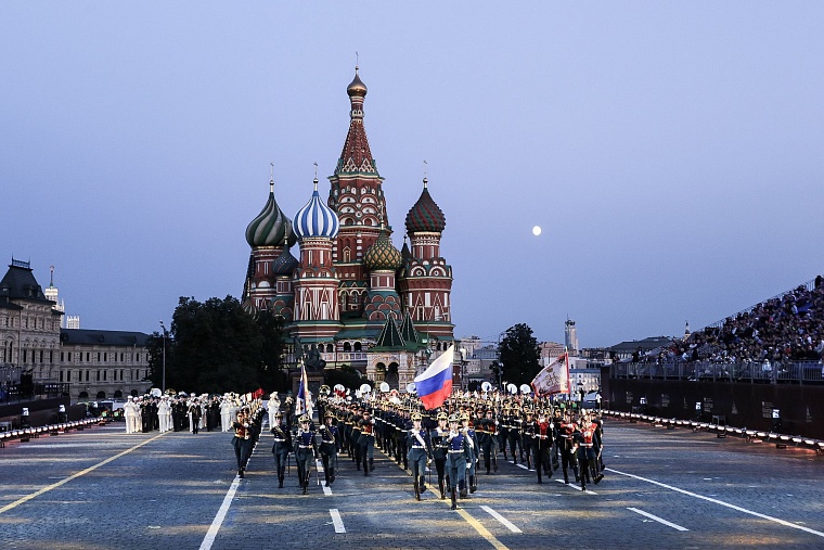 «Спасская башня» в столице стерла границы между странами
