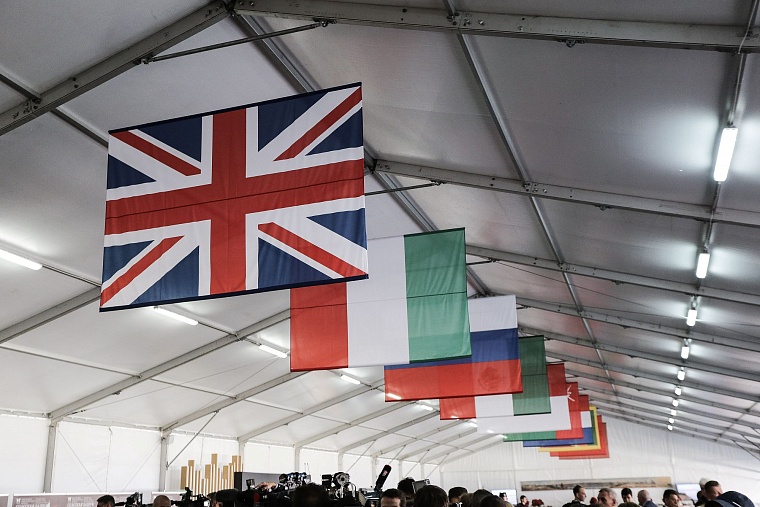 «Спасская башня» в столице стерла границы между странами