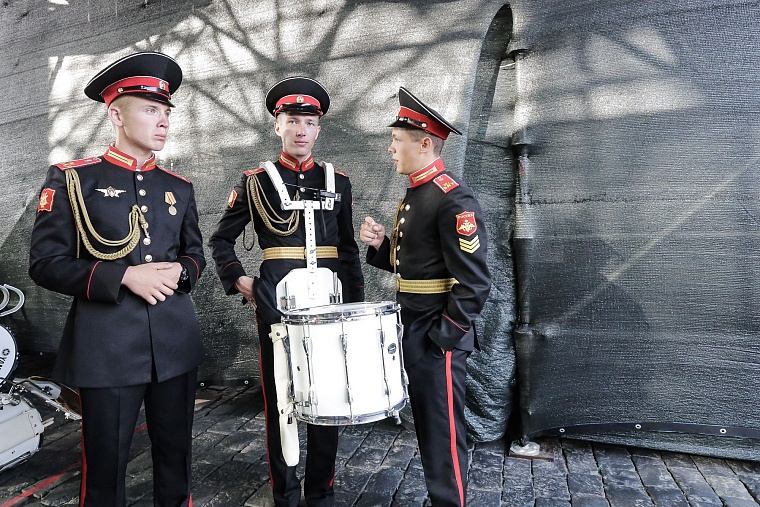 «Спасская башня» в столице стерла границы между странами