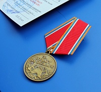 Двух сотрудников Тюменской авиабазы наградили медалями «За отвагу на пожаре»
