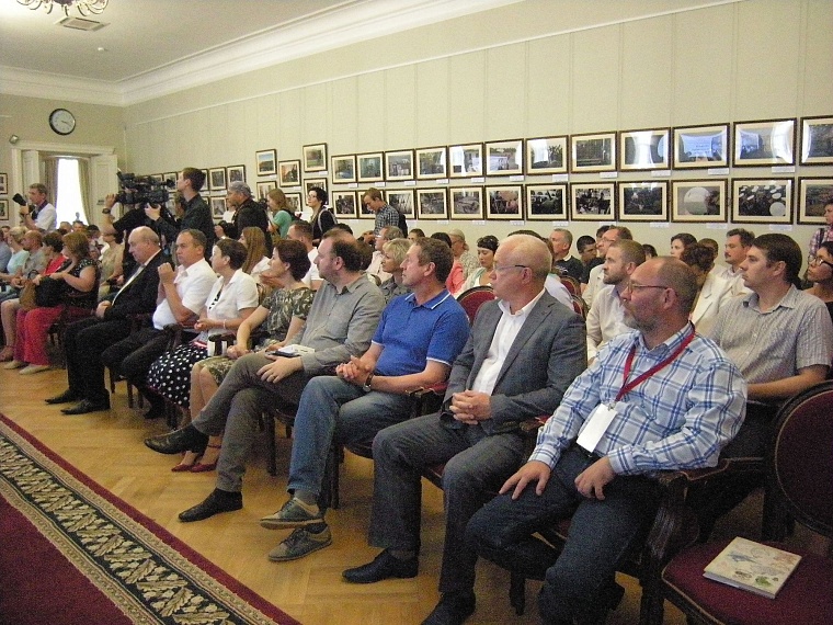 На конкурс памяти Александра Ефремова фотохудожники прислали три тысячи работ