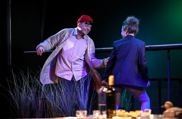 Премьера. В "Утиной охоте" у героя отнимают ружье и вручают надежду