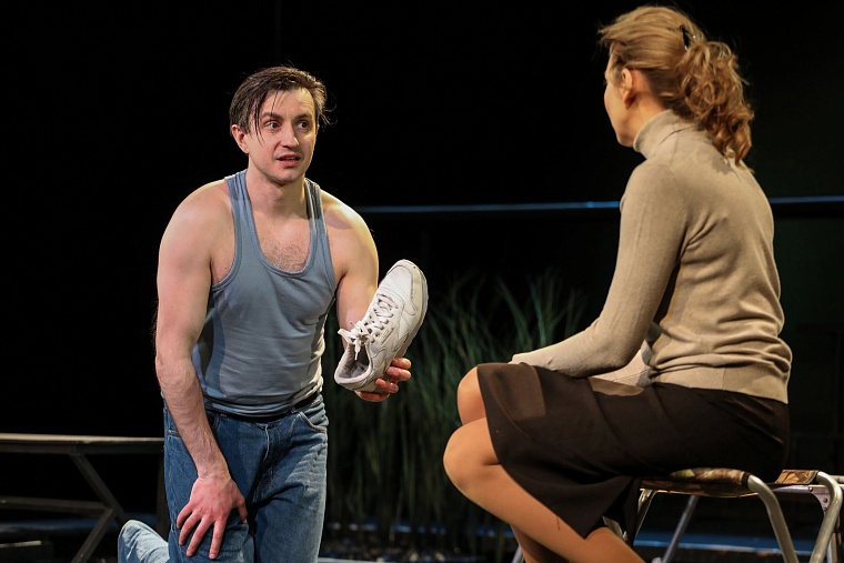 Премьера. В "Утиной охоте" у героя отнимают ружье и вручают надежду