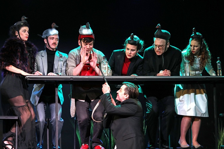 Премьера. В "Утиной охоте" у героя отнимают ружье и вручают надежду