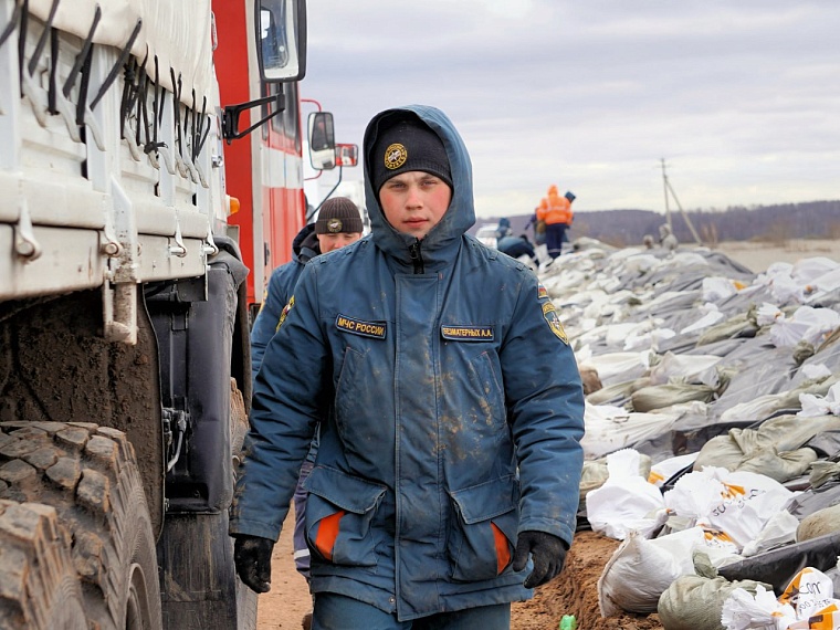 В Викуловском районе укрепляют дамбы в пяти селах