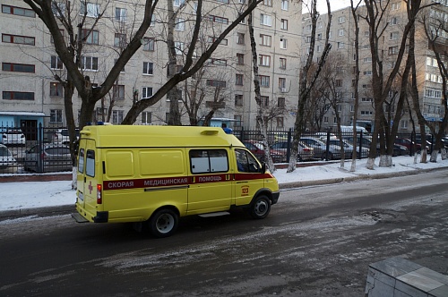 Тюменка не прошла мимо упавшего на улице мужчины и спасла ему жизнь