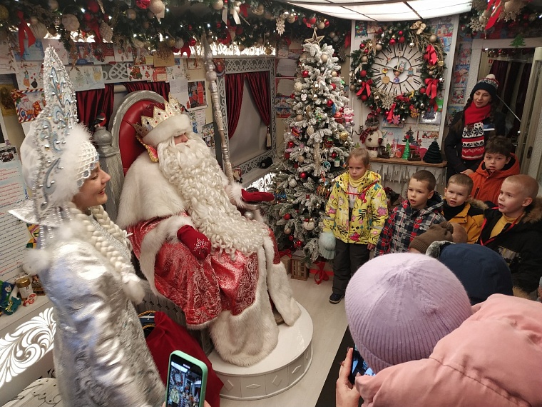 В Тюмень прибыл поезд Деда Мороза