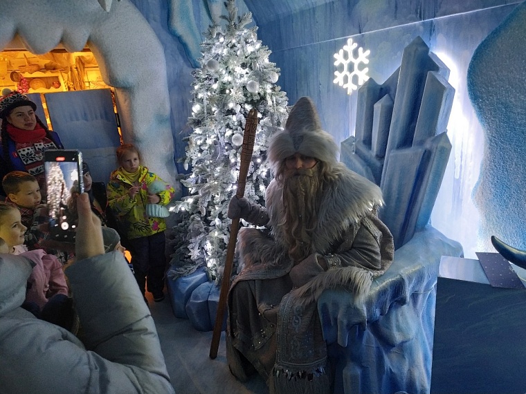 В Тюмень прибыл поезд Деда Мороза