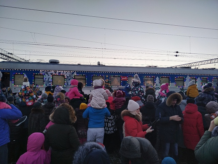 В Тюмень прибыл поезд Деда Мороза